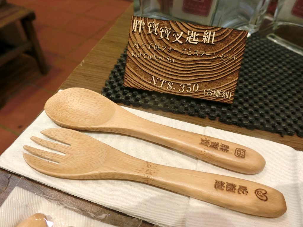 台湾土産にも♪ 迪化街「好攸光刻所」でオリジナルの木製アイテムを作ってみた