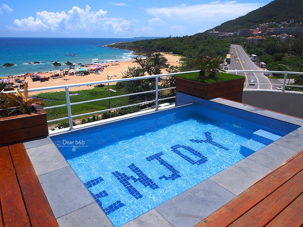 青い海と白い砂浜を眺める、ポップで可愛いビーチホテル「MINIMI INN - sailrock beach house」（屏東・墾丁）
