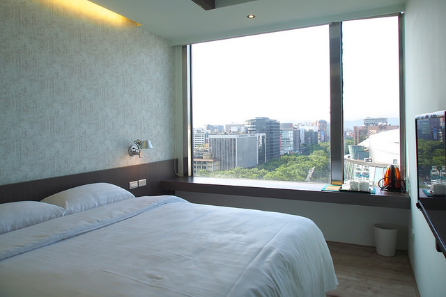 ビルの最上階の部屋から見下ろす台北の街、贅沢な眺望が人気のアンティークなホテル「mei.stay 美寓」（台北・小巨蛋）